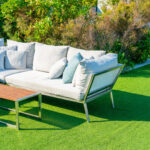 Gazon synthétique : une solution durable pour un extérieur toujours impeccable